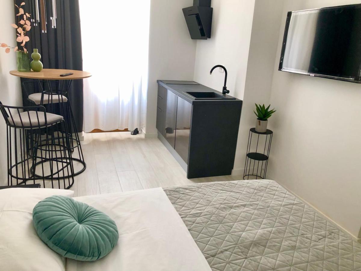 Hedone City Luxury Apartments With Free Parking Pula Extérieur photo